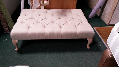 buttoned footstool in natural linen. (40